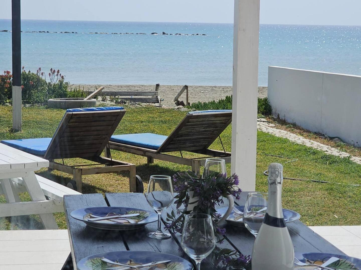 Ammos Beachfront Villa Paradise Lárnaca Exterior foto