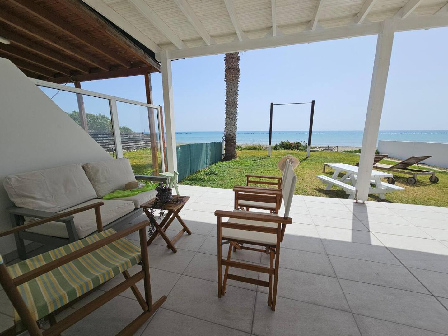 Ammos Beachfront Villa Paradise Lárnaca Exterior foto