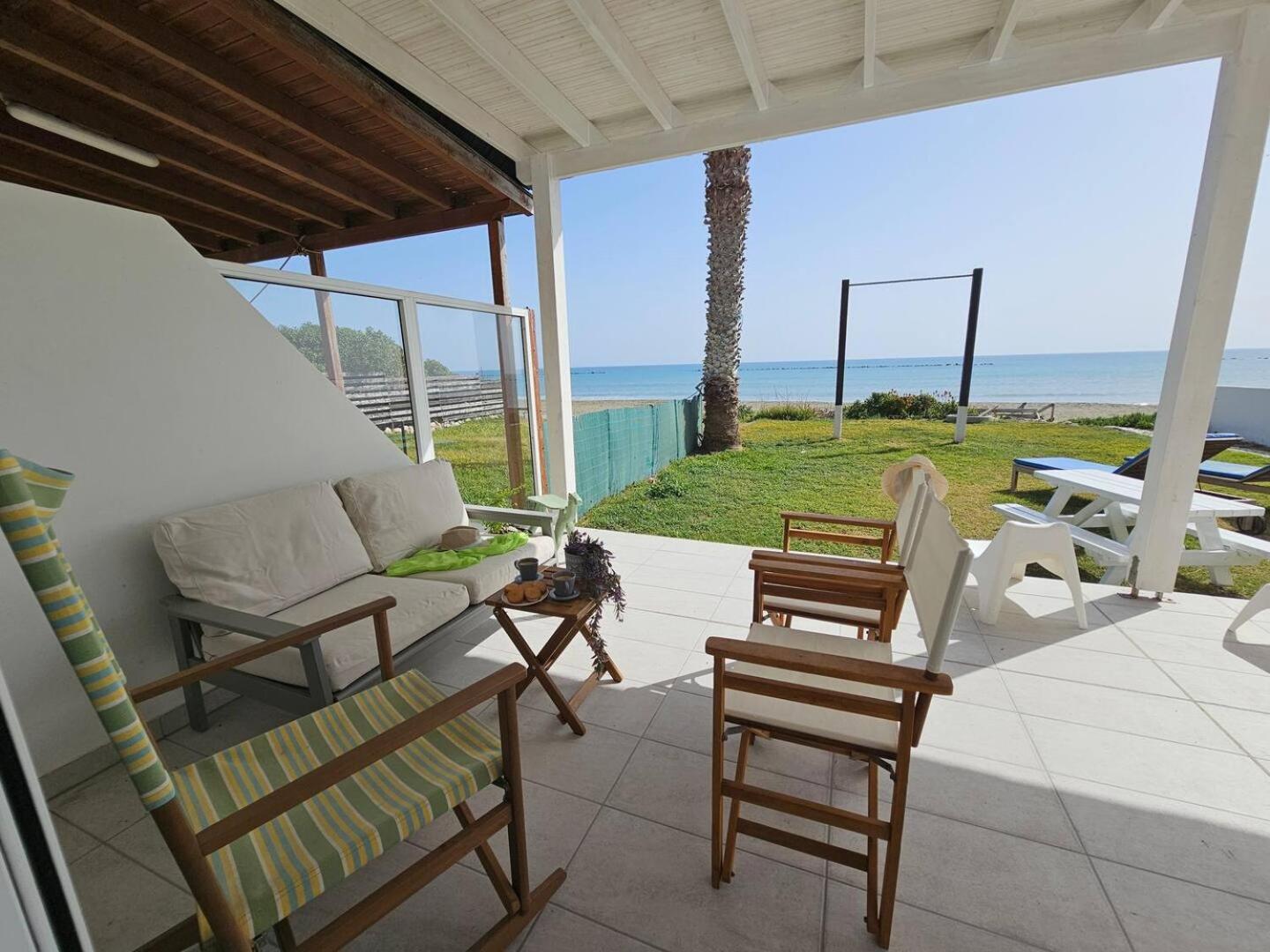 Ammos Beachfront Villa Paradise Lárnaca Exterior foto