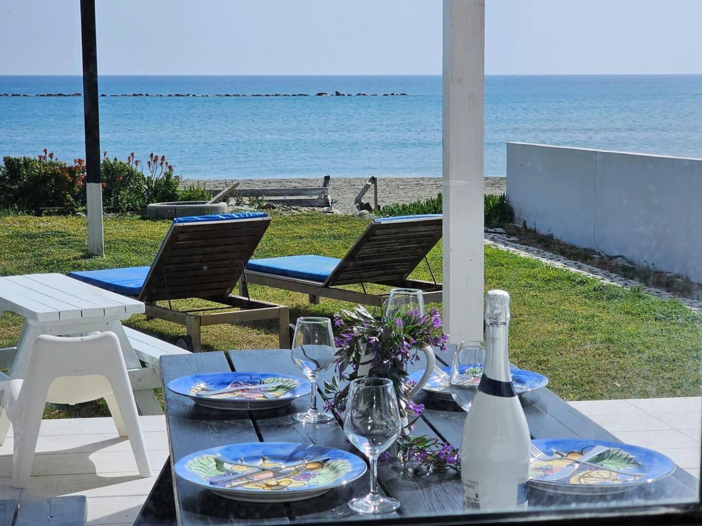 Ammos Beachfront Villa Paradise Lárnaca Exterior foto