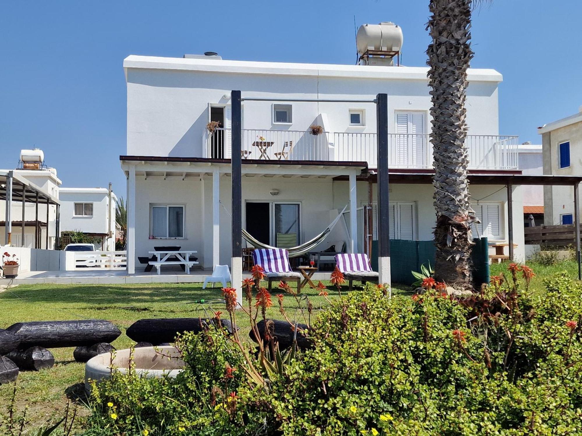 Ammos Beachfront Villa Paradise Lárnaca Exterior foto